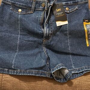 Lee‎ Women's Legendary Seamed Denim Short. 4” Inseam. Size 12 Med.